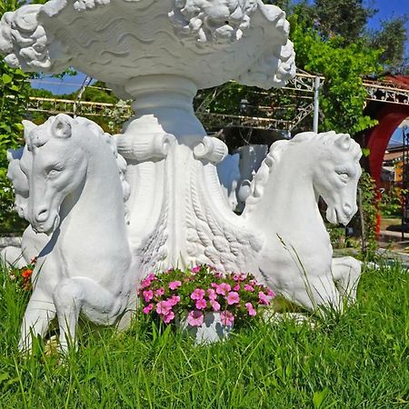 Villa Fofo - Beautiful Sea Front Villa With 650M2 Garden Nea Kallikrateia Zewnętrze zdjęcie