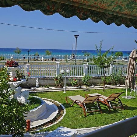 Villa Fofo - Beautiful Sea Front Villa With 650M2 Garden Nea Kallikrateia Zewnętrze zdjęcie