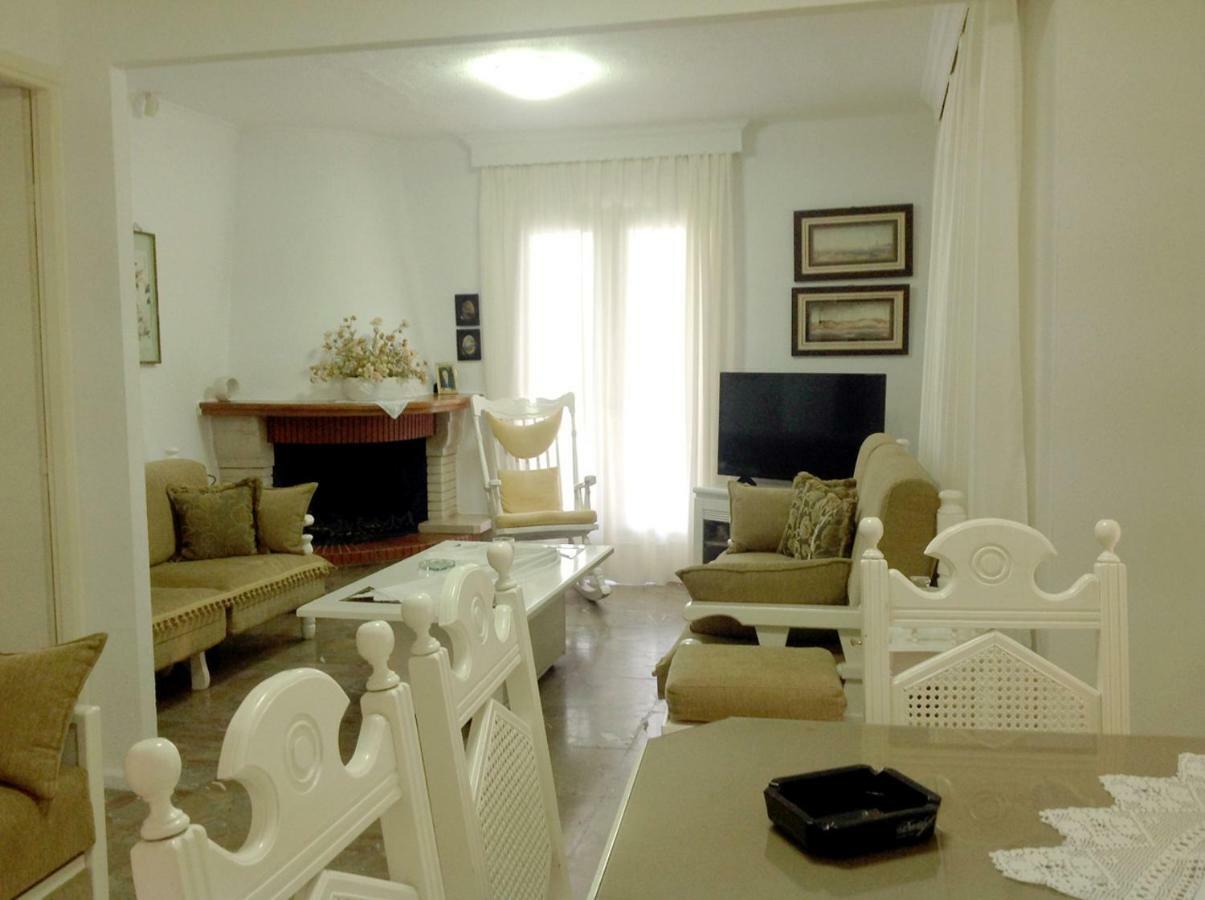 Villa Fofo - Beautiful Sea Front Villa With 650M2 Garden Nea Kallikrateia Zewnętrze zdjęcie