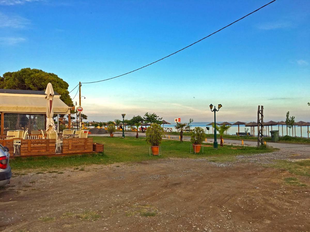 Villa Fofo - Beautiful Sea Front Villa With 650M2 Garden Nea Kallikrateia Zewnętrze zdjęcie