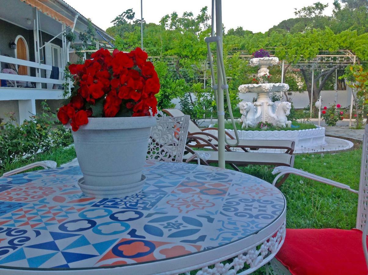 Villa Fofo - Beautiful Sea Front Villa With 650M2 Garden Nea Kallikrateia Zewnętrze zdjęcie