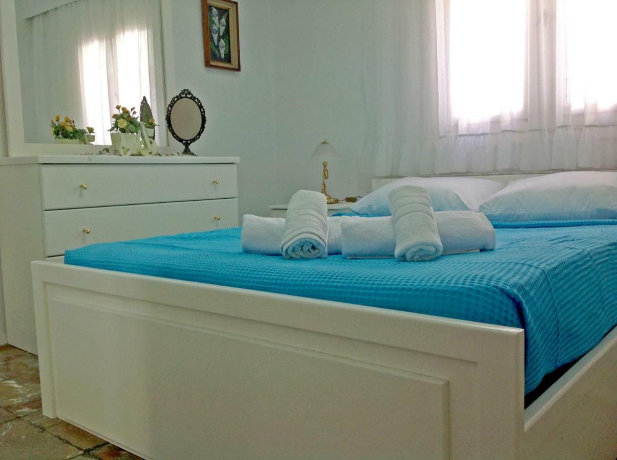 Villa Fofo - Beautiful Sea Front Villa With 650M2 Garden Nea Kallikrateia Zewnętrze zdjęcie