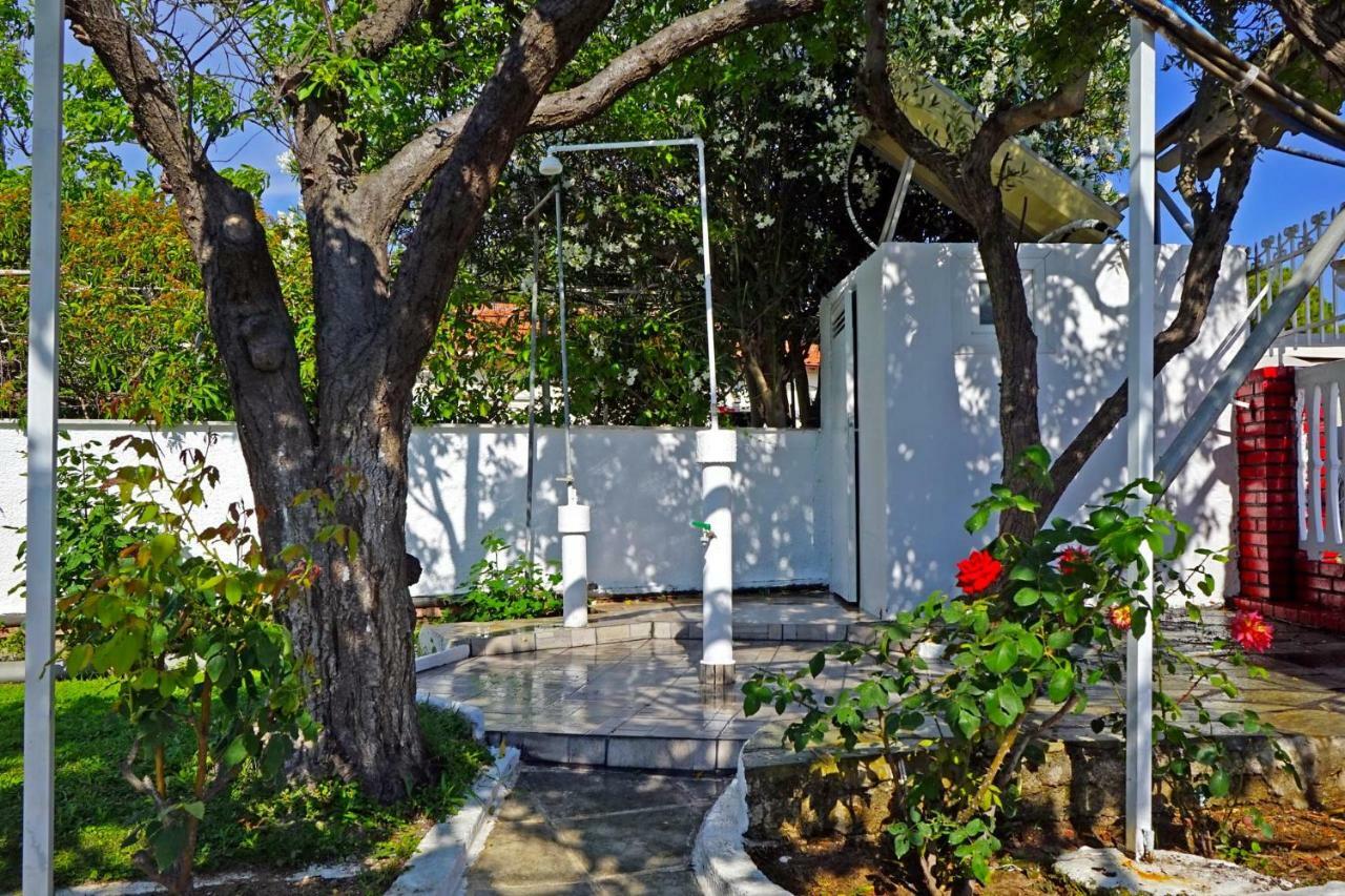Villa Fofo - Beautiful Sea Front Villa With 650M2 Garden Nea Kallikrateia Zewnętrze zdjęcie