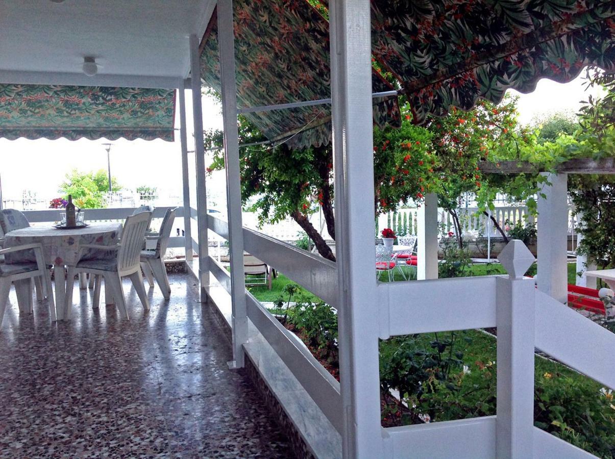 Villa Fofo - Beautiful Sea Front Villa With 650M2 Garden Nea Kallikrateia Zewnętrze zdjęcie