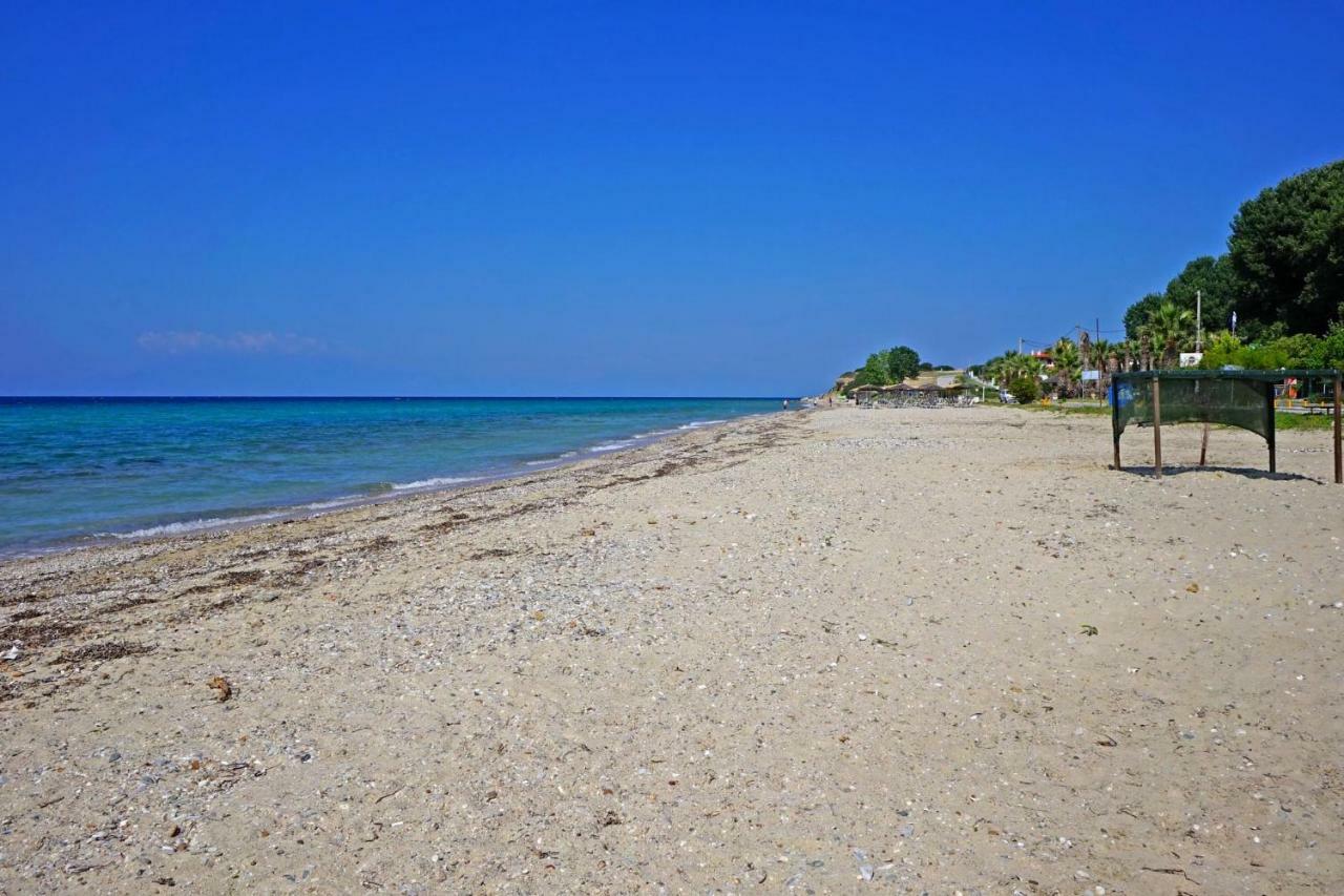 Villa Fofo - Beautiful Sea Front Villa With 650M2 Garden Nea Kallikrateia Zewnętrze zdjęcie
