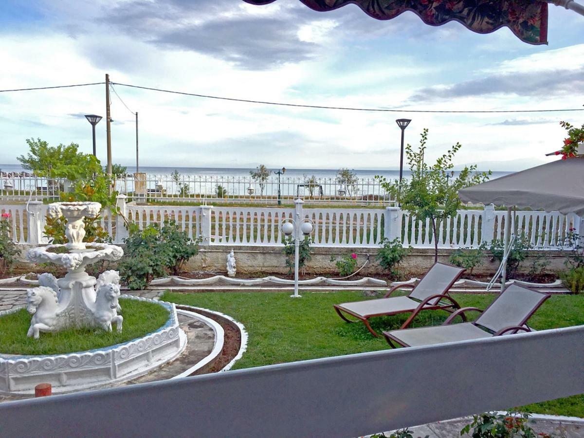 Villa Fofo - Beautiful Sea Front Villa With 650M2 Garden Nea Kallikrateia Zewnętrze zdjęcie
