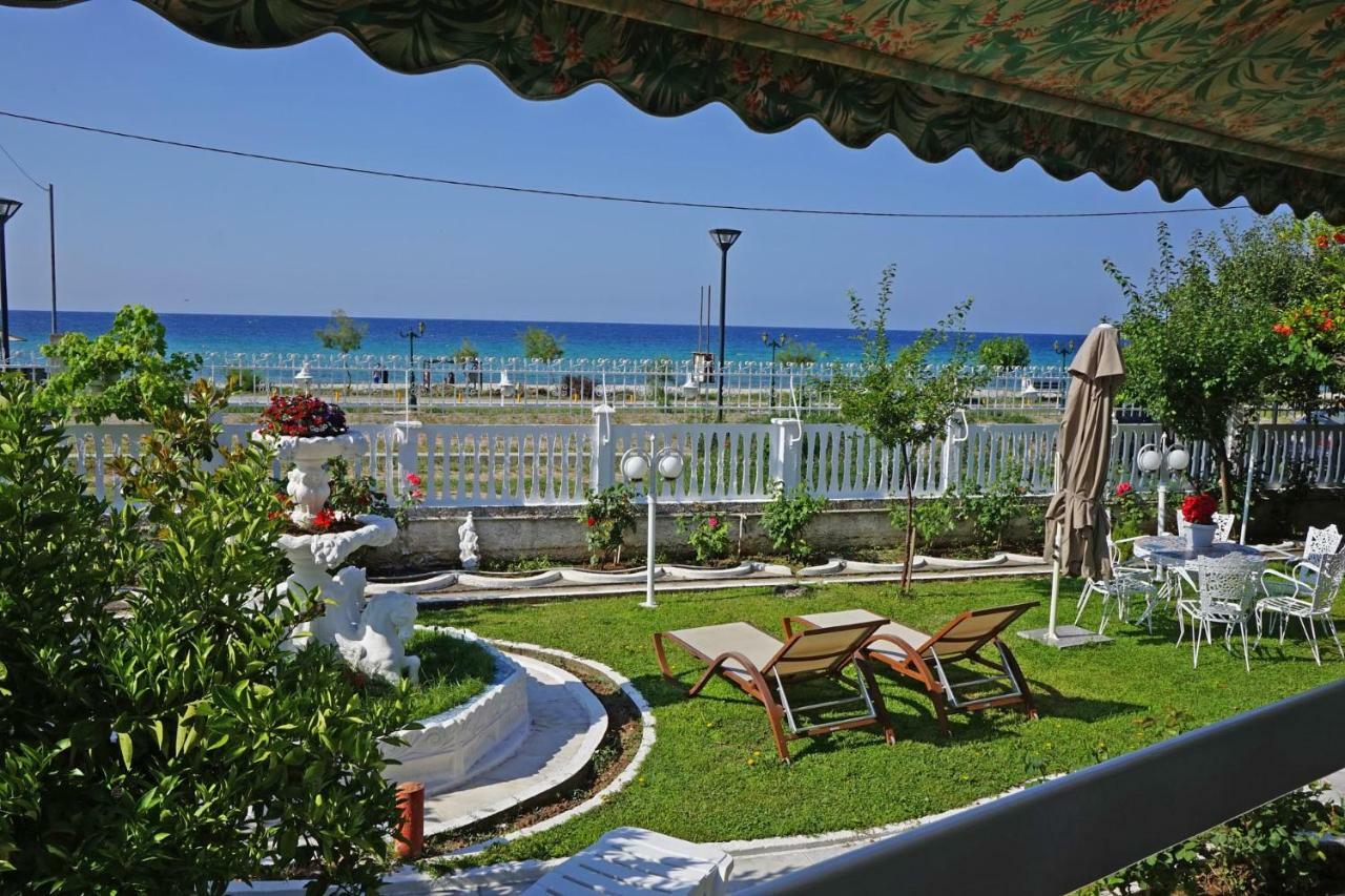 Villa Fofo - Beautiful Sea Front Villa With 650M2 Garden Nea Kallikrateia Zewnętrze zdjęcie